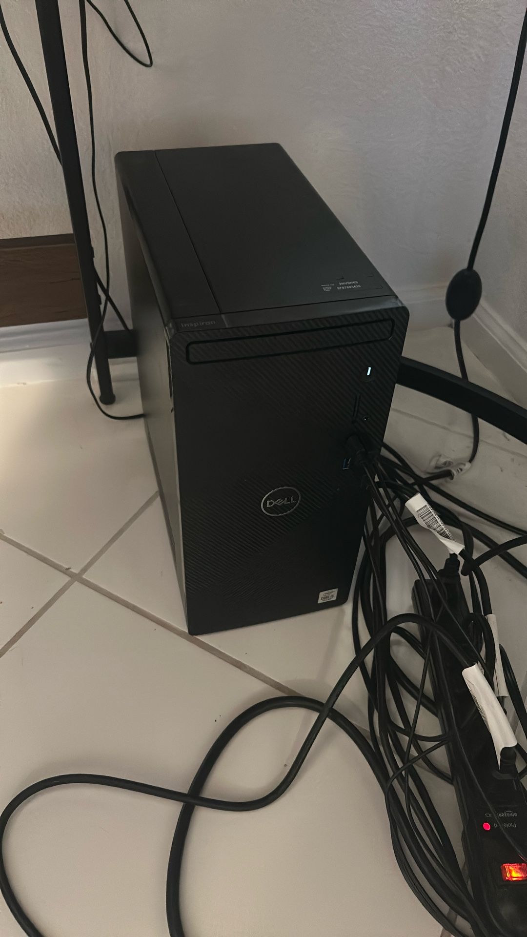 Dell Inspiron 3880 Desktop Computer - Intel Core i5 10th Gen, 12GB Memory, 512GB Solid State Drive, Windows 10 Pro, Black Model