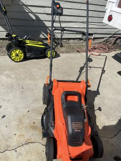 BLACK+DECKER 20 in. 13 AMP Corded Electric Walk Behind Push Lawn Mower(MISSING  BAS) for Sale in Fullerton, CA - OfferUp