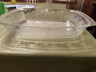 Like new In Box 18 Inch Deep Dish Crystal Princess House Bakeware