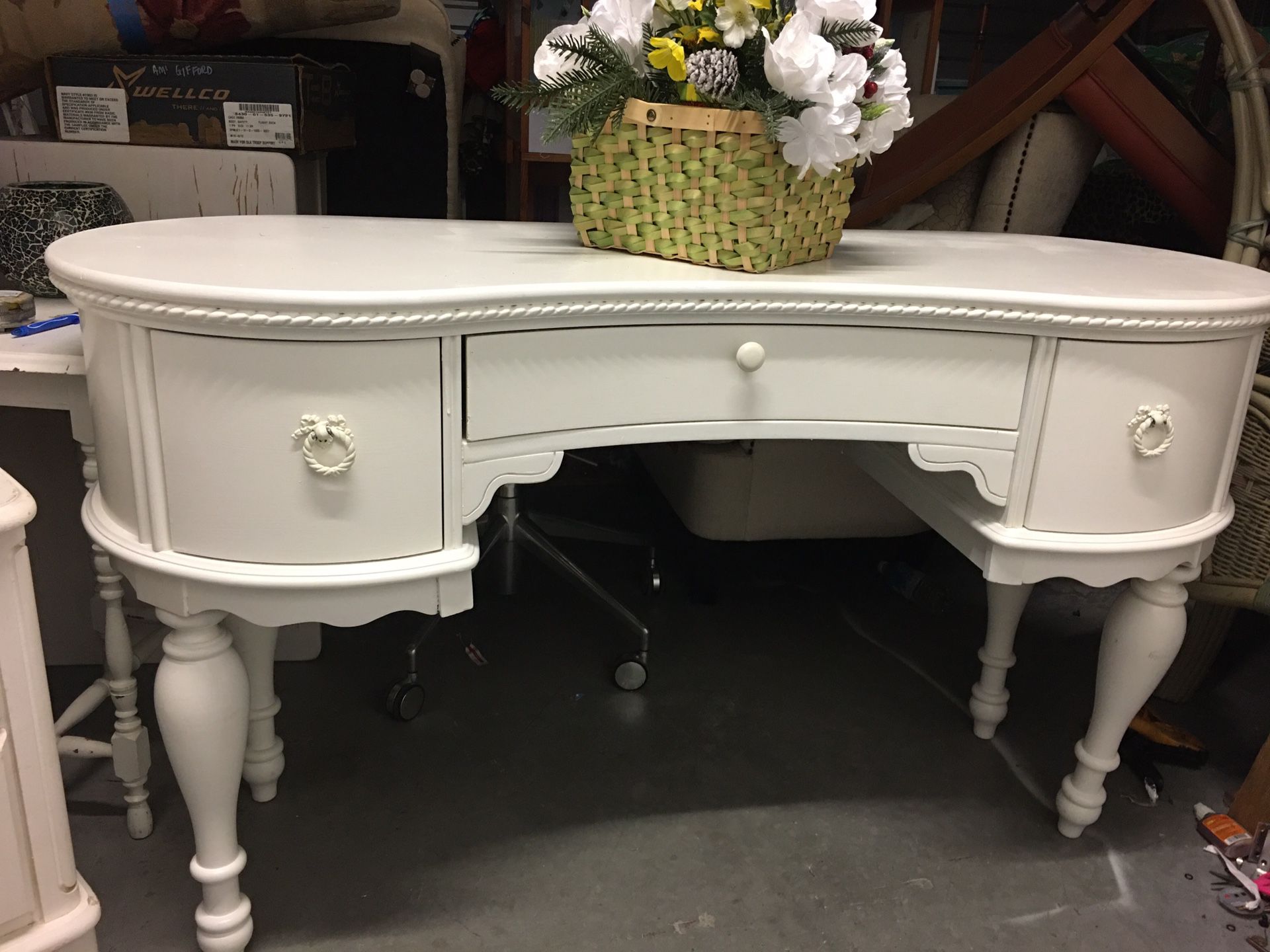 Vanity / Desk, Soft White, Ghent, $225 TODAY ONLY !!! Beautiful , Large