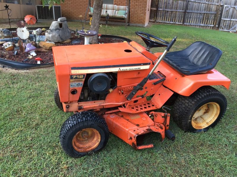 CLASSIC - ALLIS CHALMERS GARDEN TRACTOR