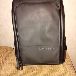 Nomatic Travel backpack Water Resistant 