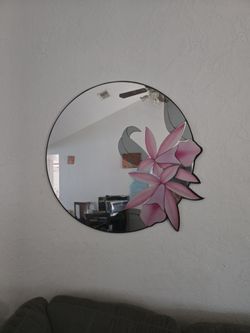 Mirror with flower design