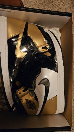 Jordan 1 gold toe used 9/10 condition sz 10.5