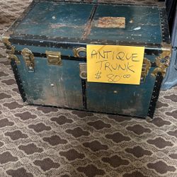 VINTAGE TRUNK 