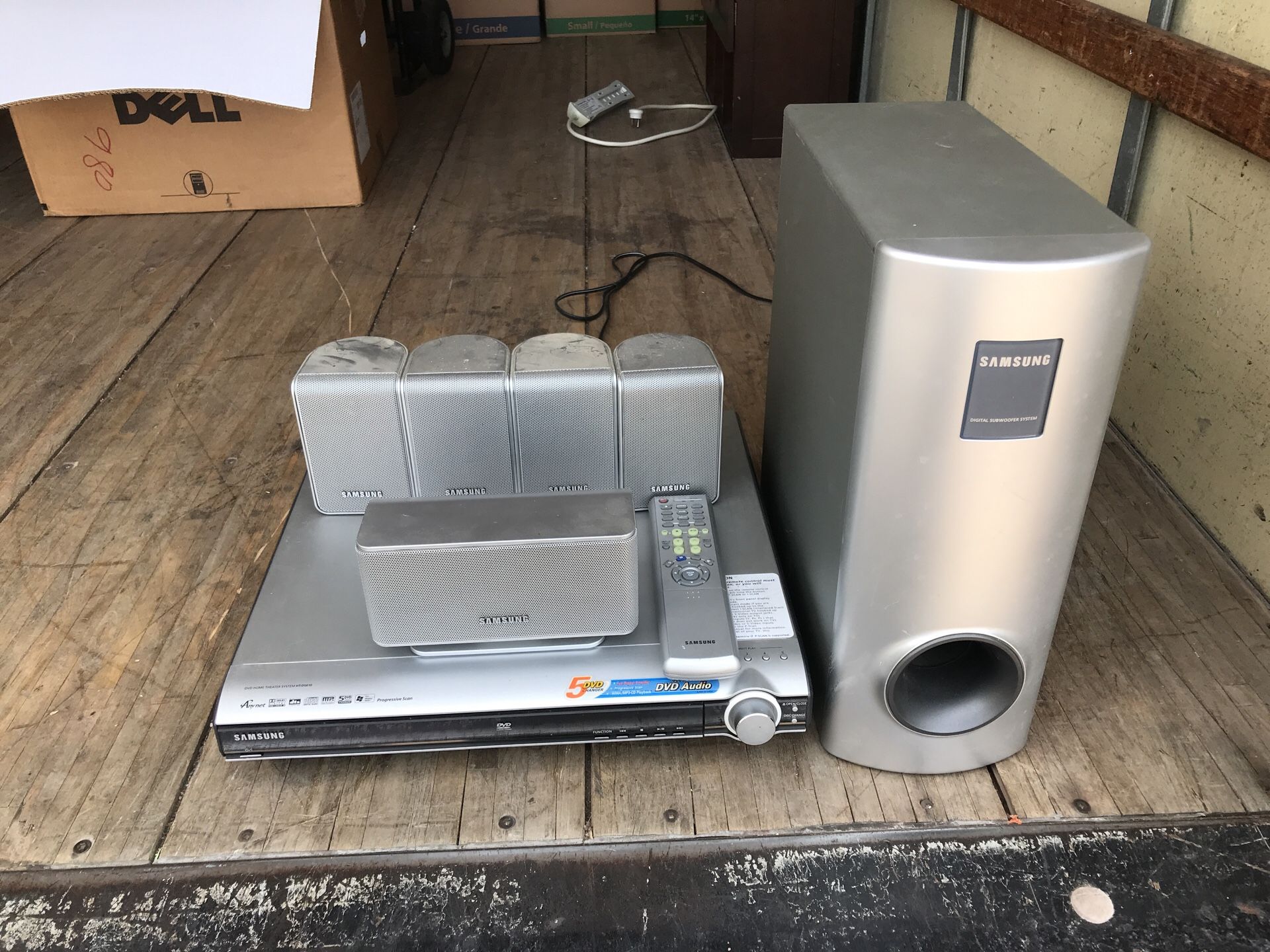 Samsung DVD Home Theater System HT-DS610