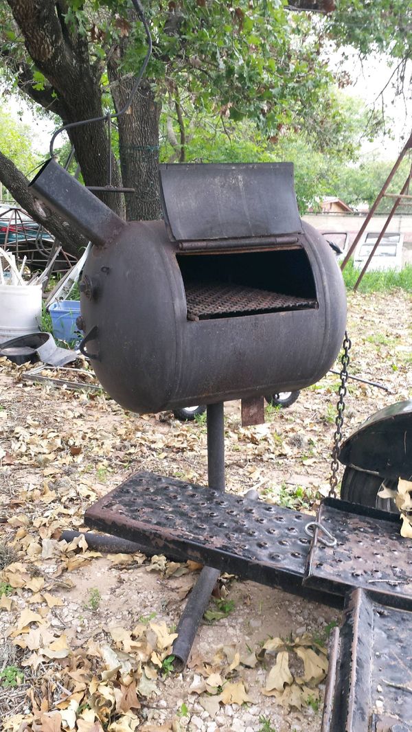 TAKING OFFERS ON THIS HEAVY DUTY BAR B QUE PIT for Sale in San Antonio
