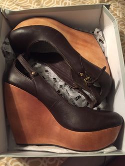 Matiko leather wedge