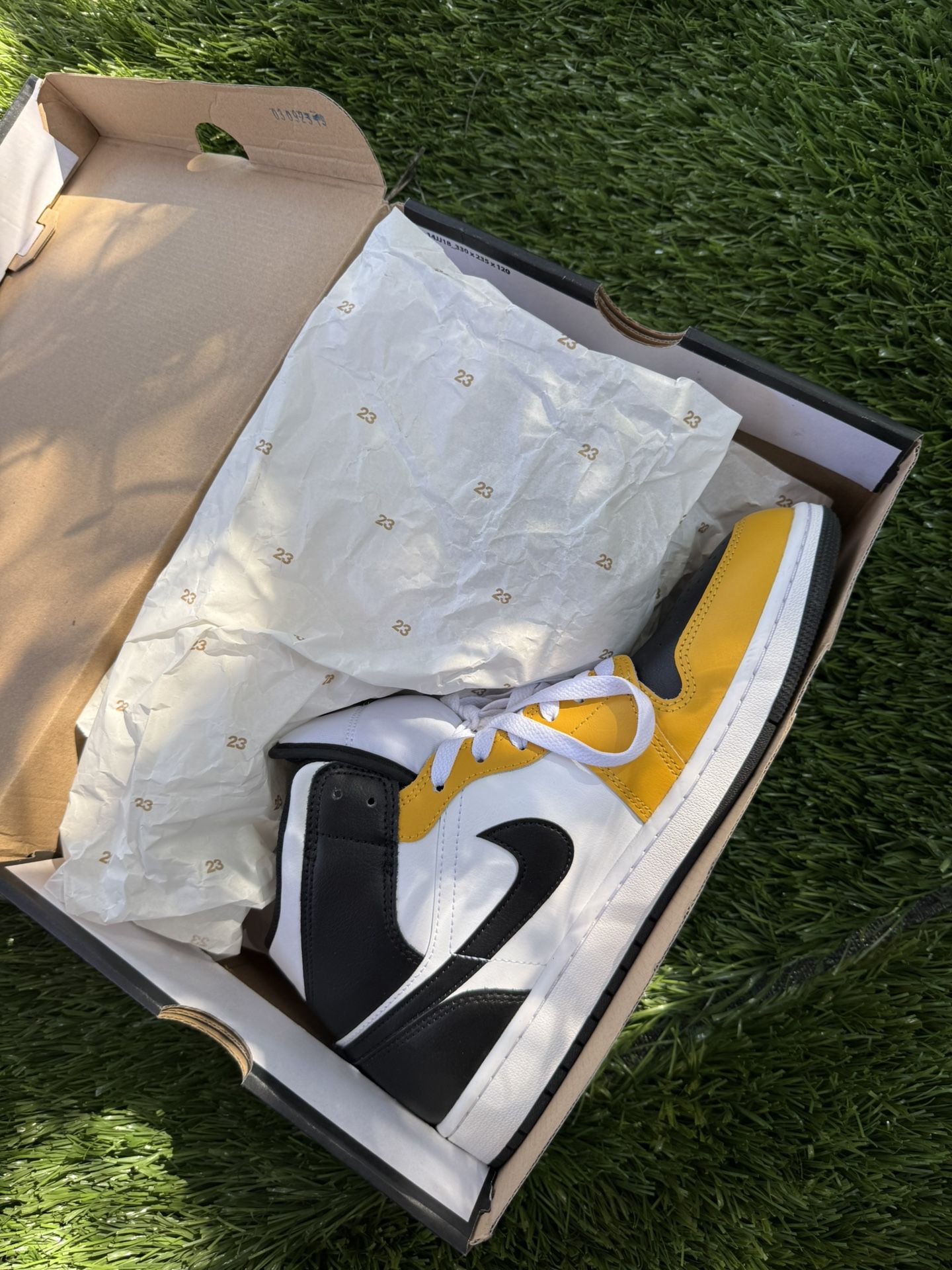 Air Jordan 1 Mid (DQ8426-701, Yellow Ochre/White/Yellow Ochre/Black)