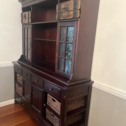 Buffet with hutch / China cabinet / sideboard