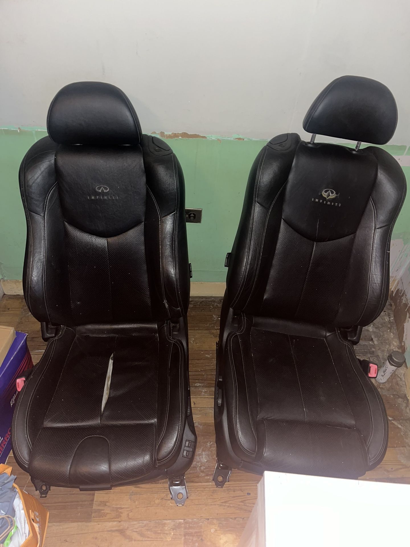 Infiniti G37s Front Seats