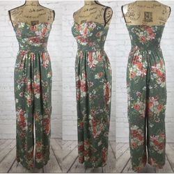 STRAPLESS GREEN FLOWER 🌺 JUMPSUIT SIZE MEDIUM 
