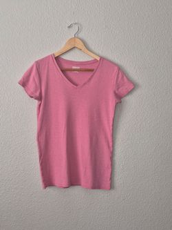 Kirkland Signature Women's Cotton V-Neck Pink Tee Size: Large