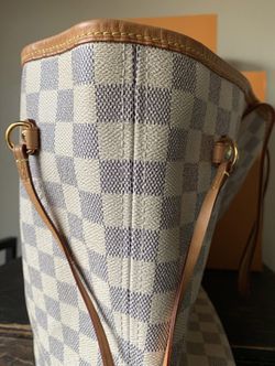 Original Louis Vuitton Neverfull MM Canvas Shoulder Bag for Sale in Bay  Lake, FL - OfferUp
