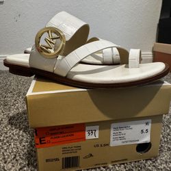 Michael Kors Optic White Vera Flat Thing 