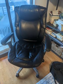 Free Office Chair (DROPOFF NOT PROVIDED)
