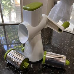 Cheese & Vegetable Grater With Two Attachments