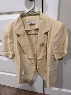 Light Yellow Short Sleeve Blazer with Heart Brooch Size M