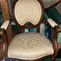 Elegant Dining Room Chairs. Excellent Condition (8)