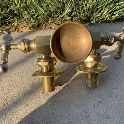 Claw foot Bathtub Gold. Faucet $25