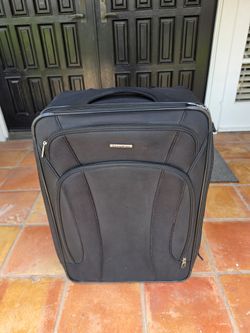 Samsonite full sized suitcase - luggage