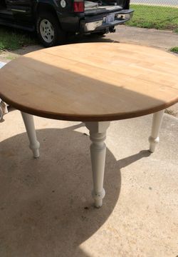 Round farm table