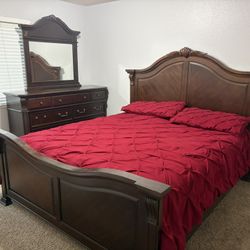 California King bedroom Set Bedframe And Dresser only 
