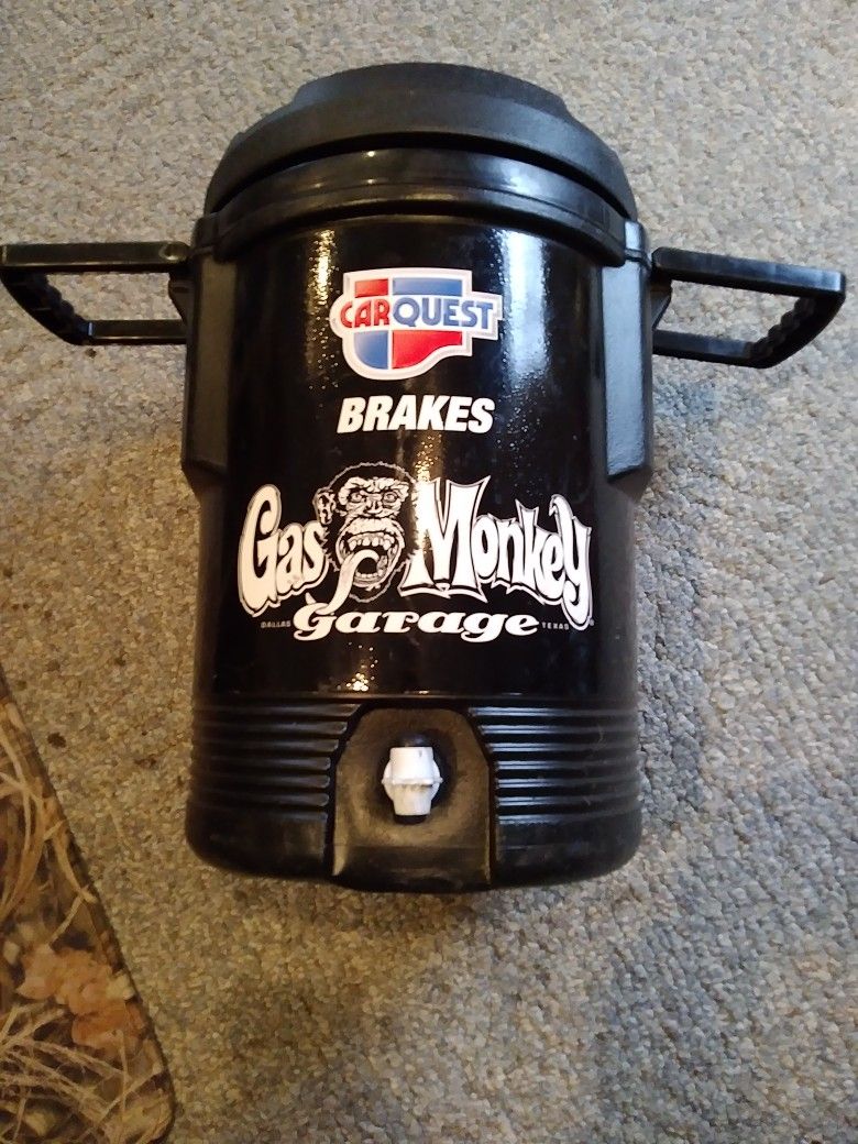 GAS. MONKEY GARAGE. 5 GAL COOLER NEW CONDITION CLEAN AS A PIN COOLAZZ COOLER