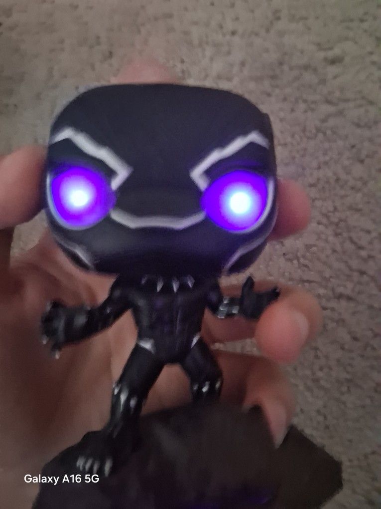 LIGHT UP Black Panther Funkopop