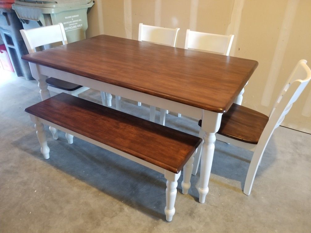 BEAUTIFUL Farmhouse Table, Bench, 4 Chairs