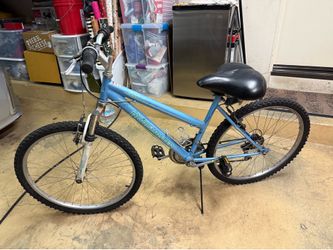 Roadmaster Mtn Sports Women’s 26” Front Suspension Mountain Bike