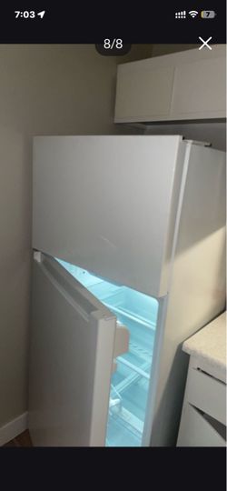 Brand new white GE REFRIGERATOR 75$ obo