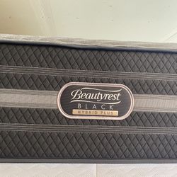 Queen Size Beautyrest Black