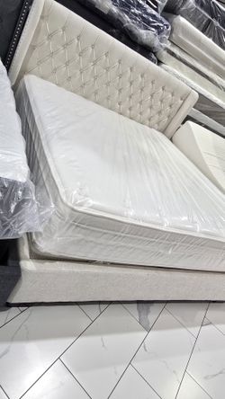 King Sizes Bed With Mattress 