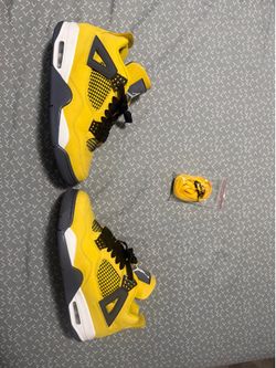 Air Jordan 4 lightning