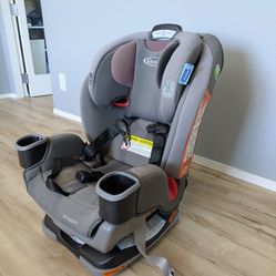 2 Graco Extend2Fit 3in1 Car seats 