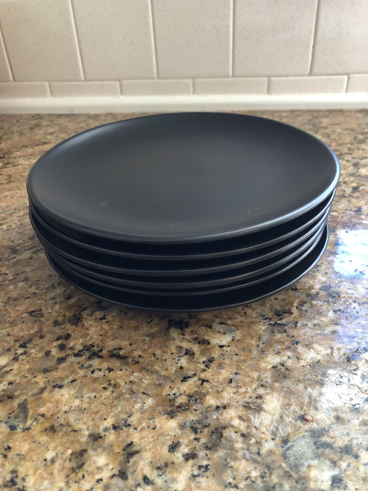 6 Black Plates