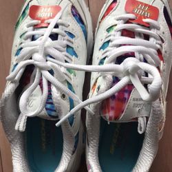 Women Sketches Shoe Size 7 Brand New
