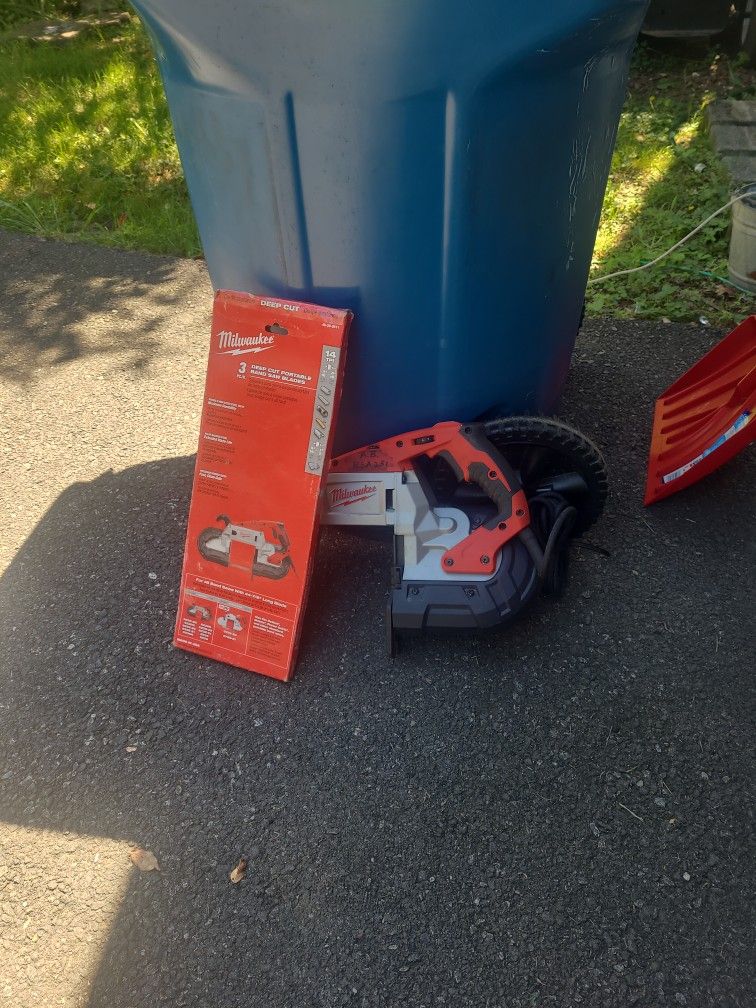 Milwaukee Electric Band Saw