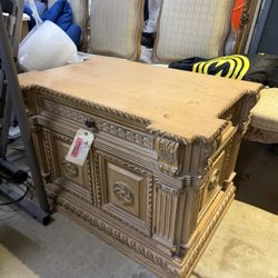 Kreiss Collection Wooden Furniture