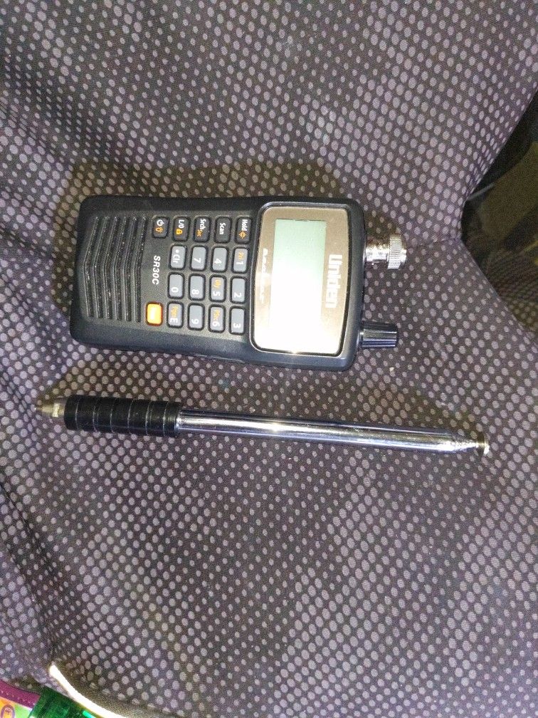 Uniden Bearcat Sr30c   Handheld Scanner  Built In USB Charger Extra Long Antenna 