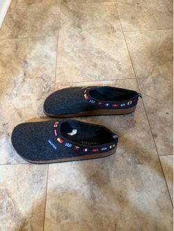 Nautica felt slippers with nautical flags. Size-11