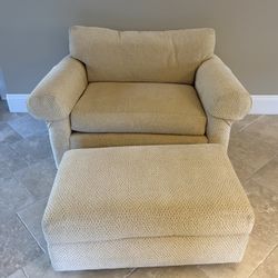 Chair And 1/2 With Ottoman 