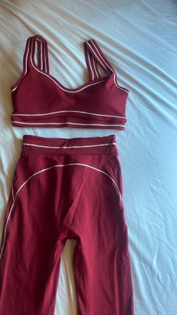 Women’s Size Small Burgundy Workout Set – New