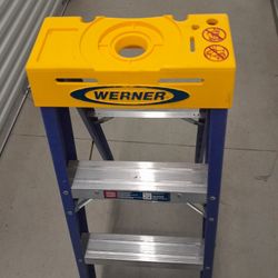 WerNER 4' LADDER FIBERGLASS