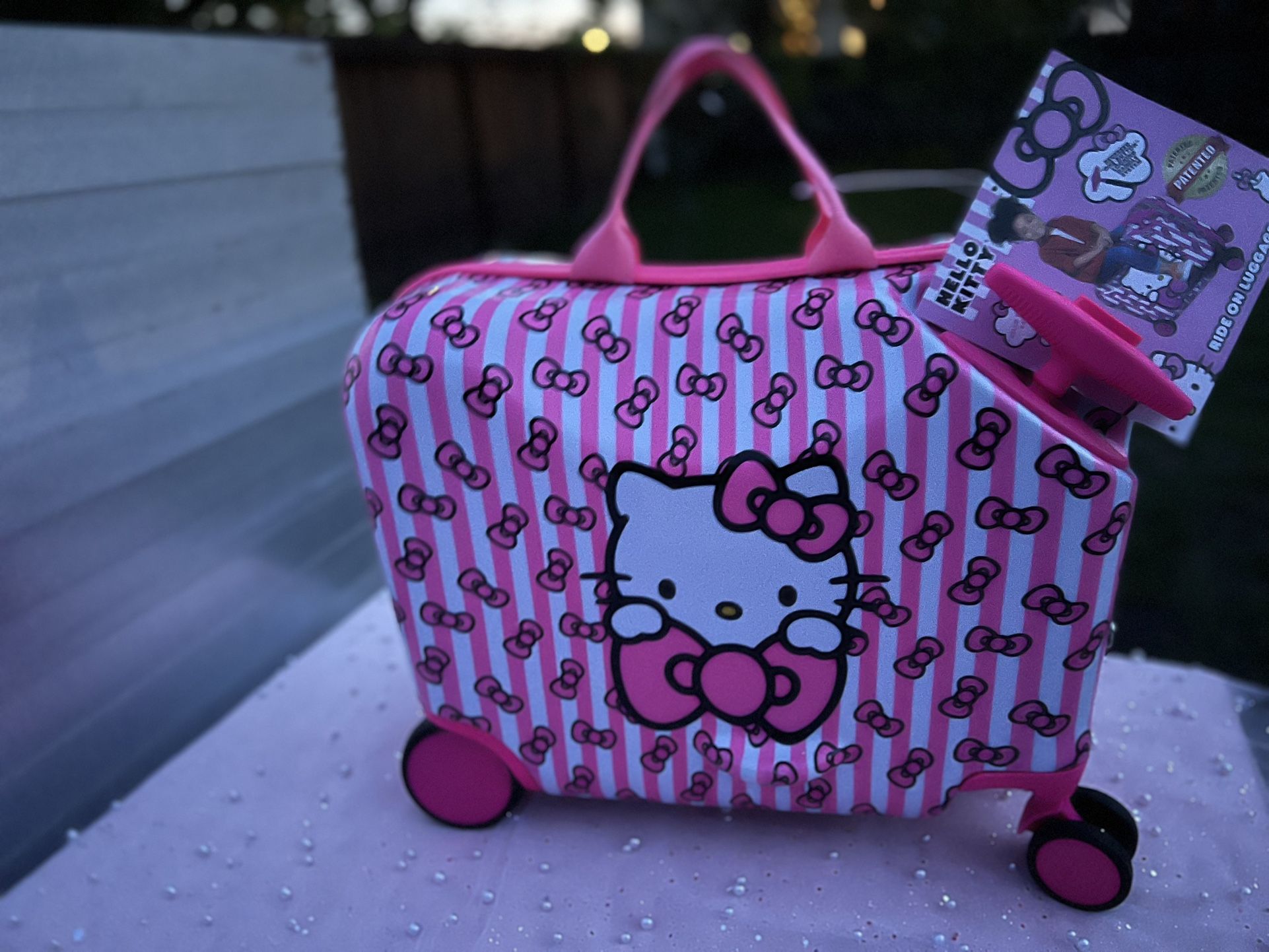 Hello Kitty Ride On Carry On Luggage 