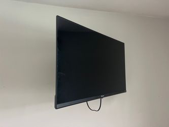 Hisense TV with wall mount & remote