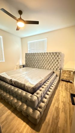 King Size Bed Frame + 2 Nightstand dressers