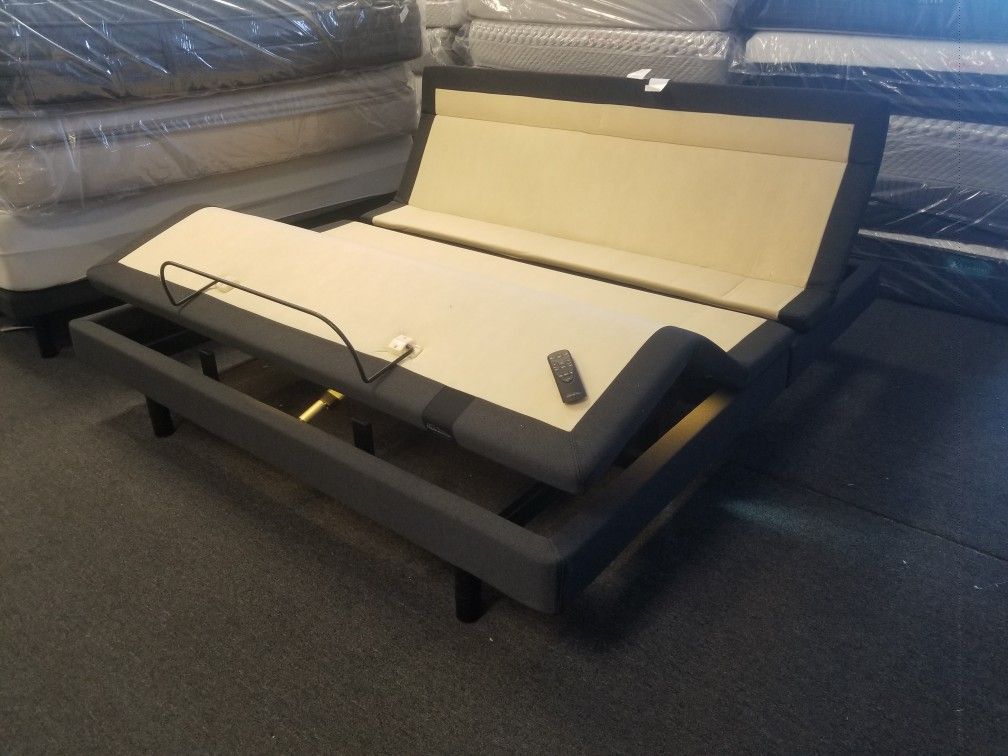 King Beautyrest Black Hybrid Mattress With Tempur Pedic...