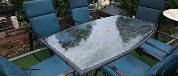 Patio set. Including 6 now cushions